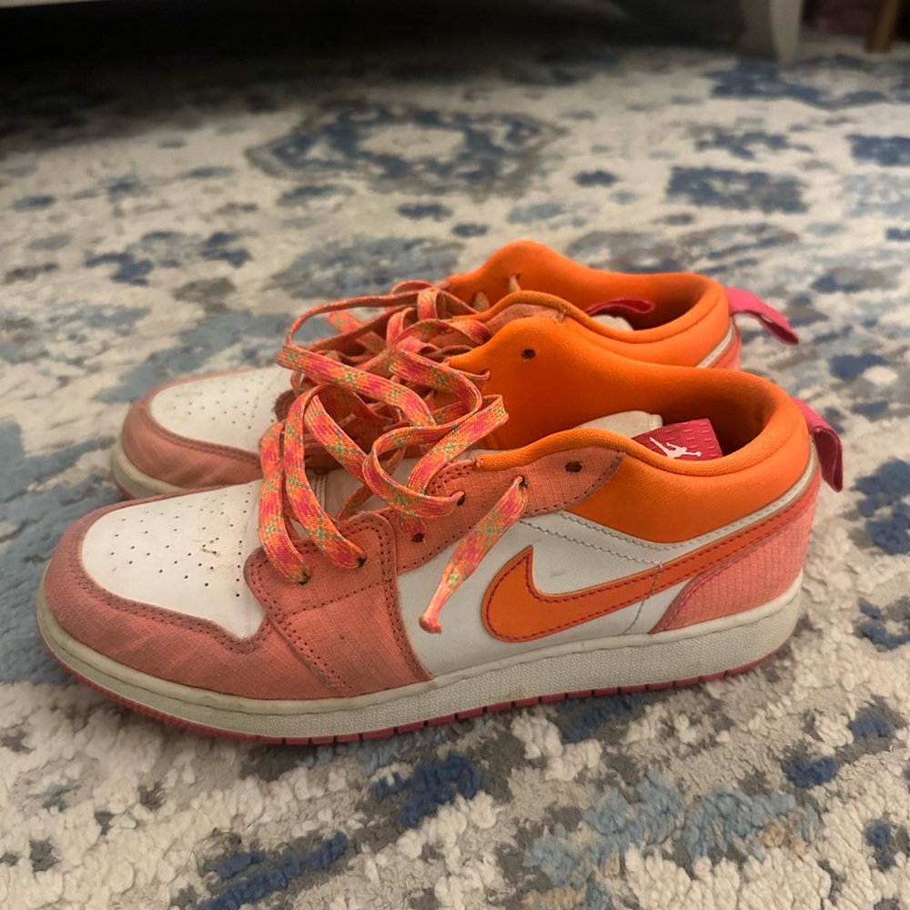 KIDS JORDANS